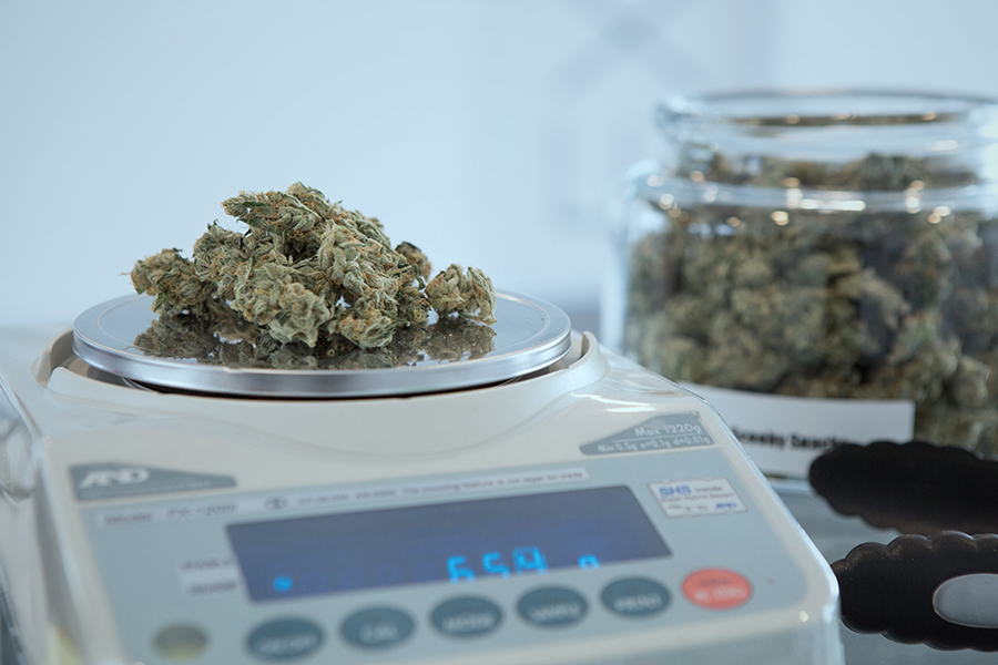 A cannabis scale helps patients keep track of their dosage